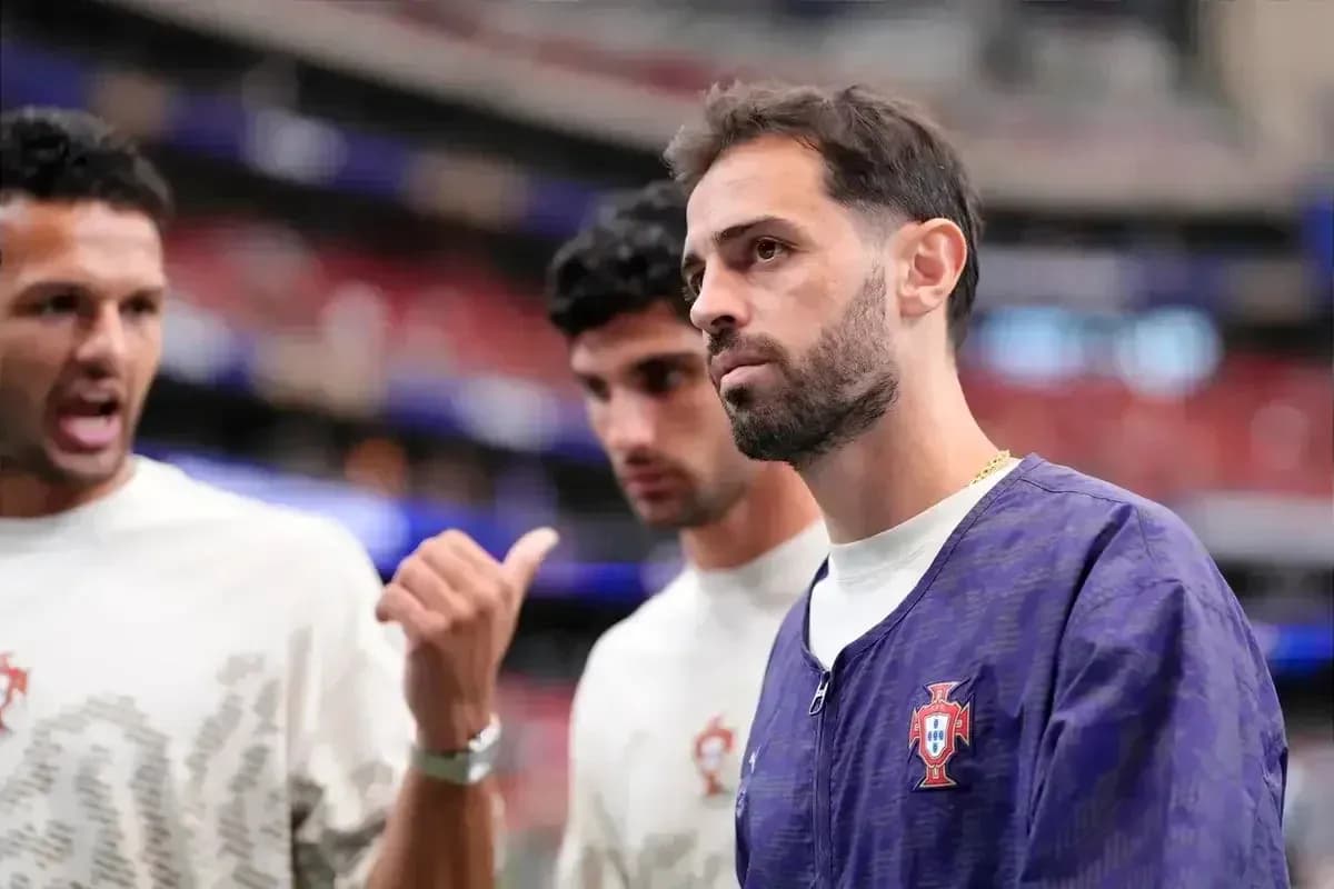 Jugadores de Portugal conversando antes del partido
