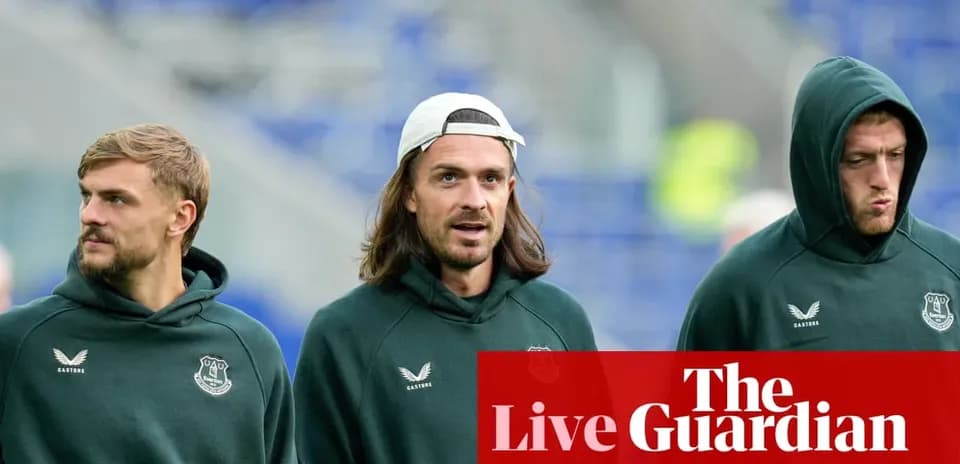 Jugadores de Everton caminando antes del partido