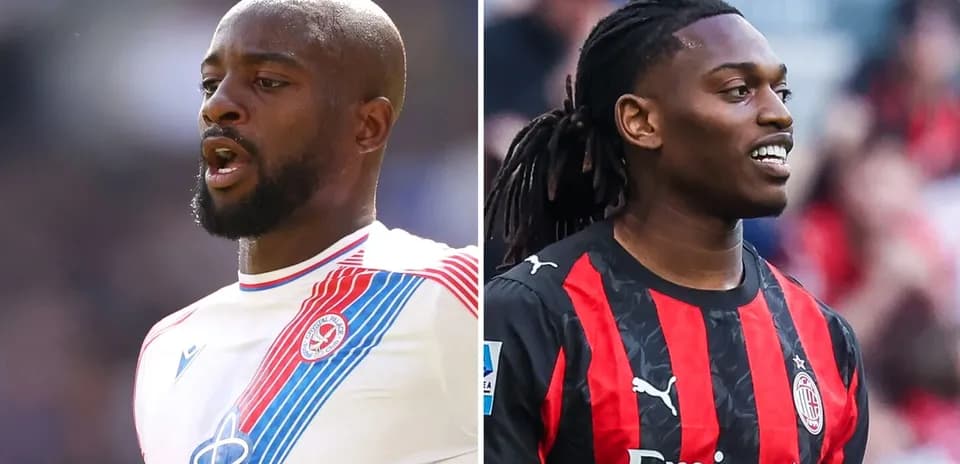 Dos jugadores de fútbol en acción durante un partido