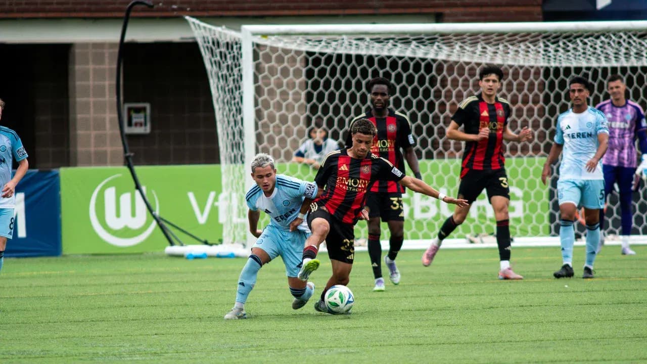 Jugador de Atlanta United II en acción