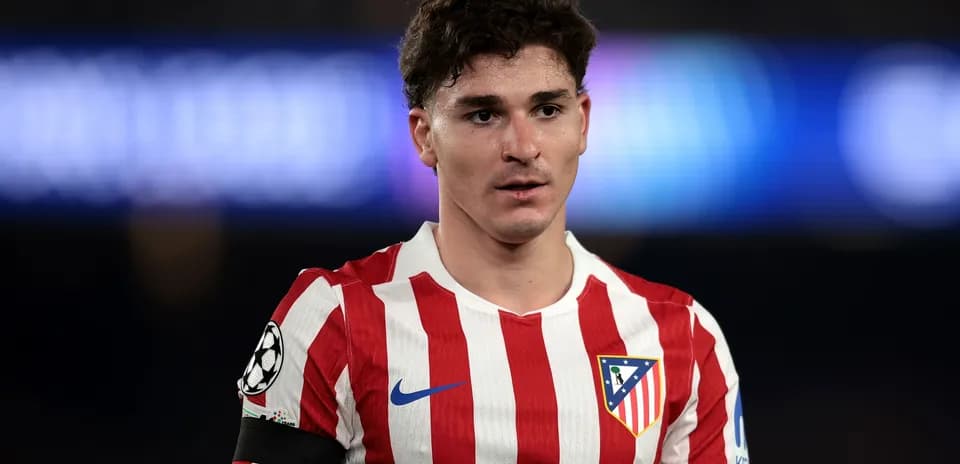 Jugador de Atlético de Madrid en uniforme de partido