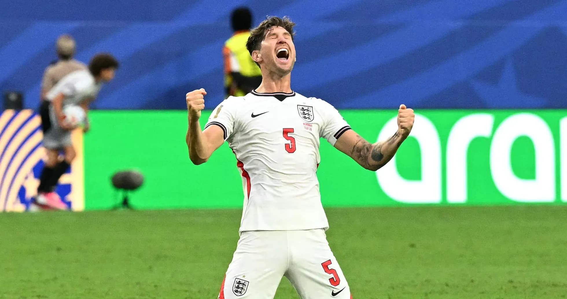Jugador de Inglaterra celebrando un gol en el partido