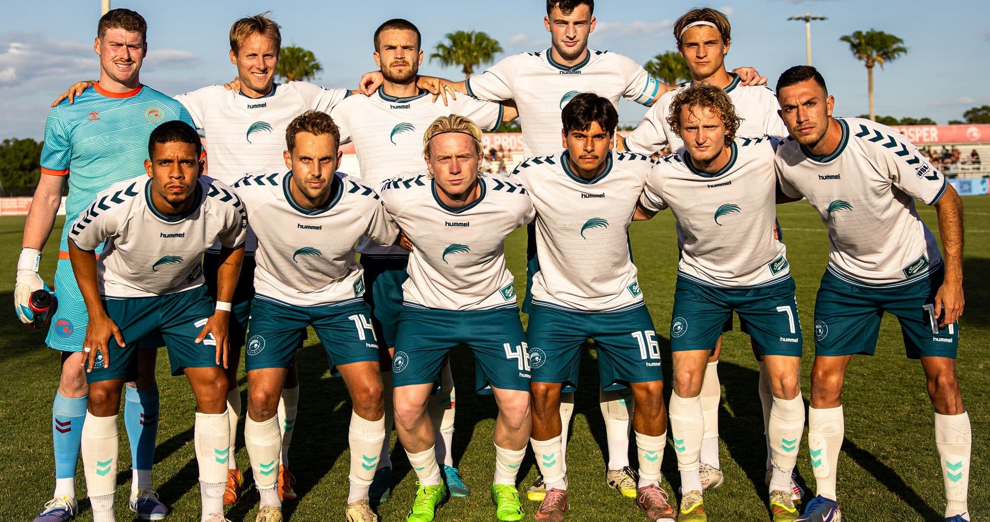 Equipo de Naples posando antes del partido