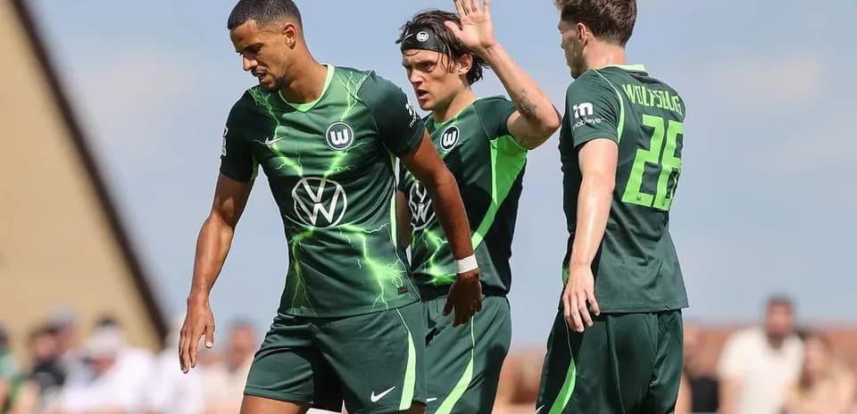 Jugadores de Wolfsburg durante un partido de fútbol