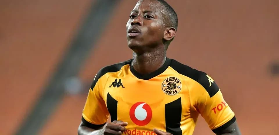 Jugador de Kaizer Chiefs en acción durante partido