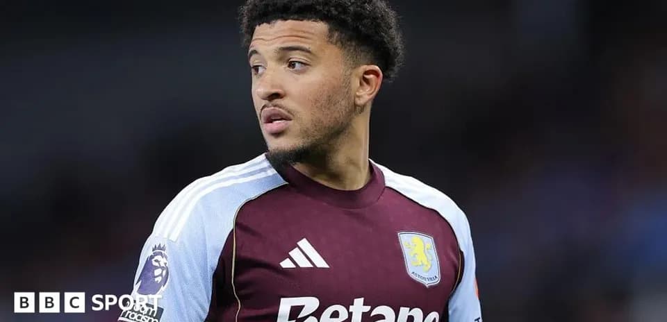 Jugador de Aston Villa durante un partido