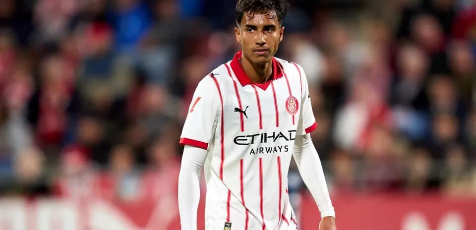 Jugador de Girona en acción durante el partido