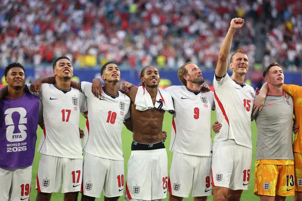 Jugadores de Inglaterra celebrando tras el partido