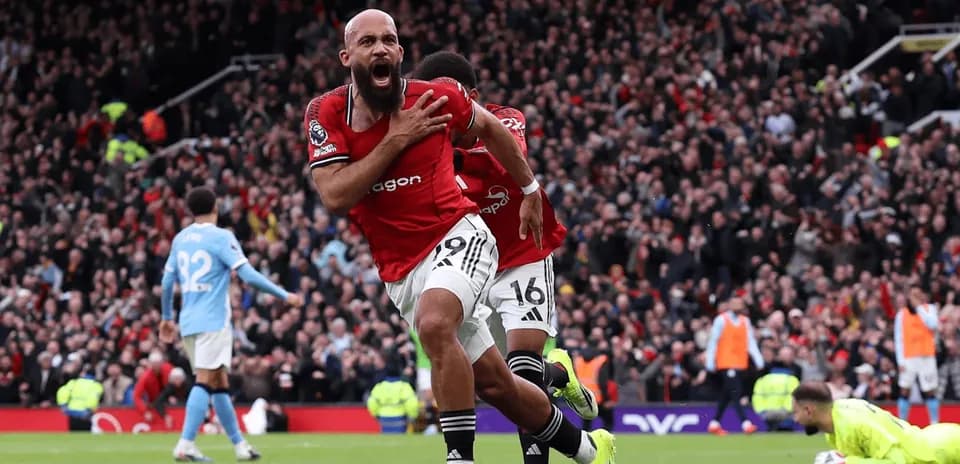 Jugador de Manchester United celebra un gol