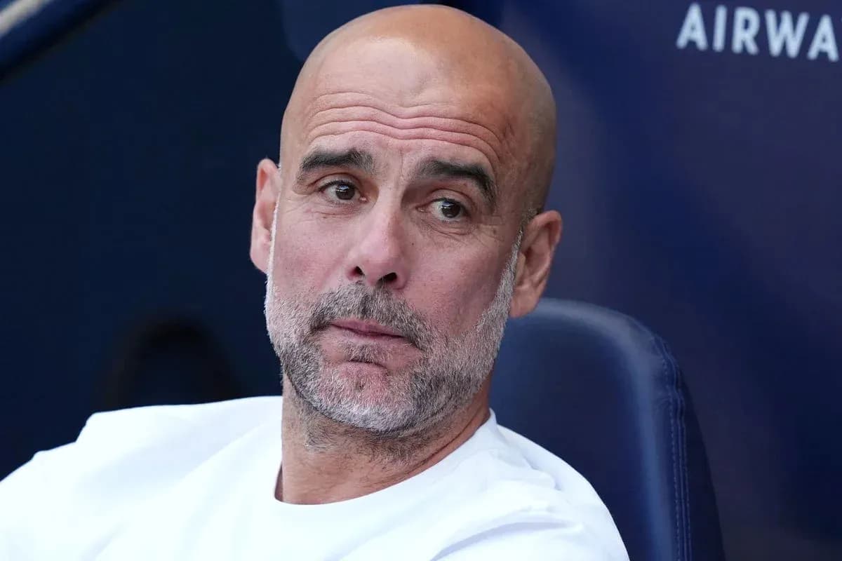 Entrenador en el banquillo durante el partido
