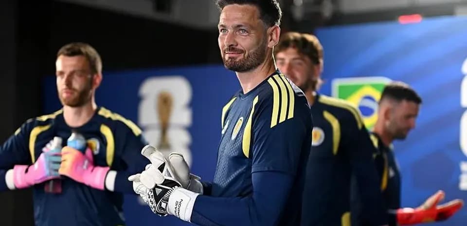 Portero de equipo de fútbol en vestuario