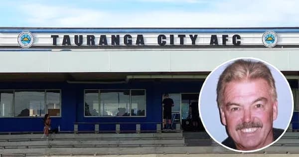 Edificio de Tauranga City AFC con personas en frente