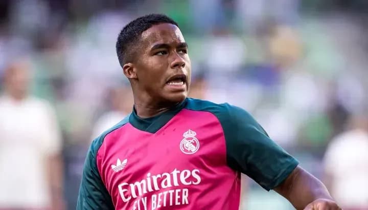 Jugador de Real Madrid en calentamiento antes del partido