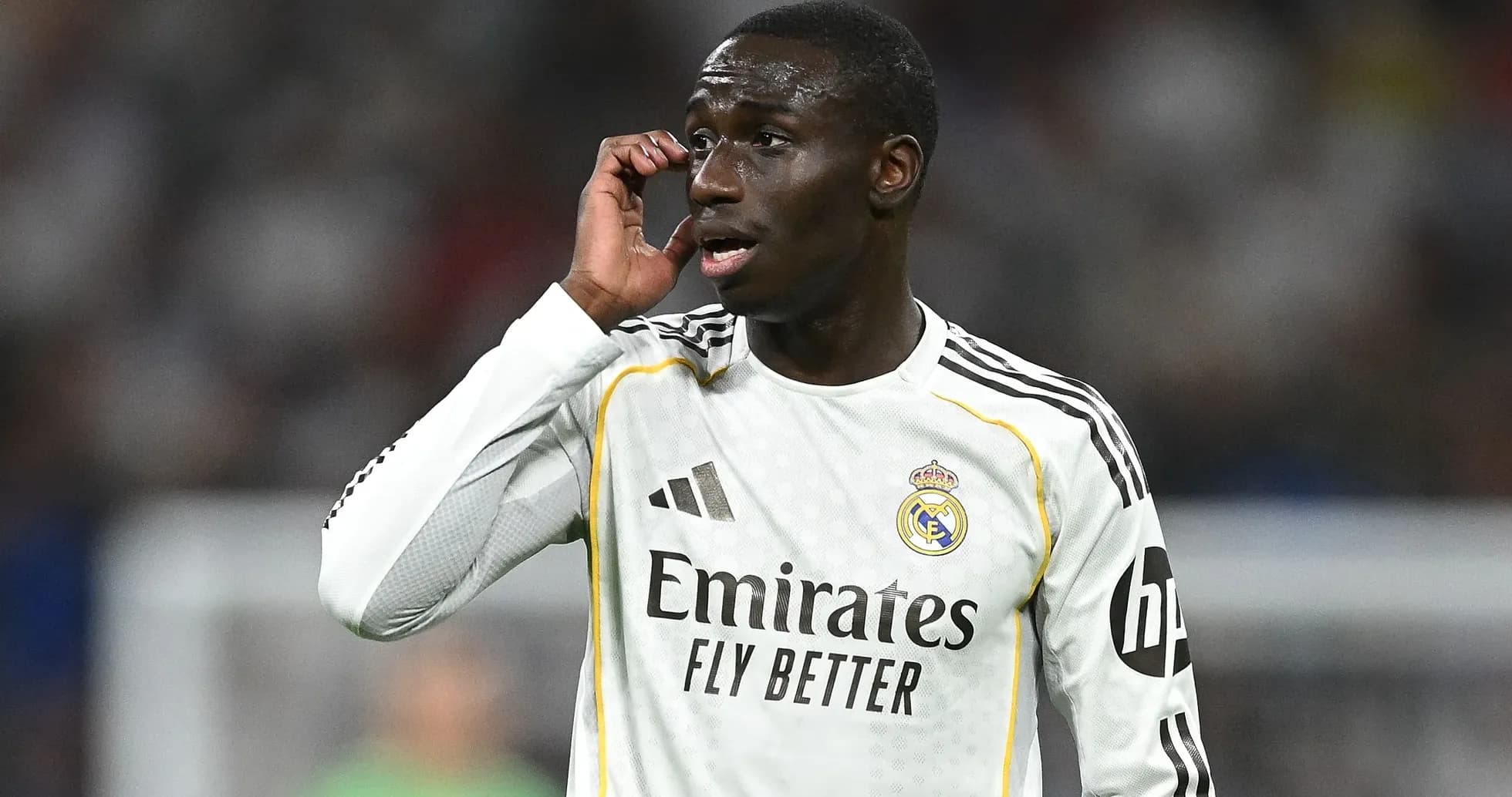 Jugador de Real Madrid en acción durante el partido