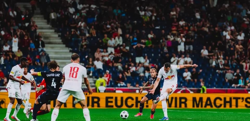 Jugador de Red Bull Salzburg en acción