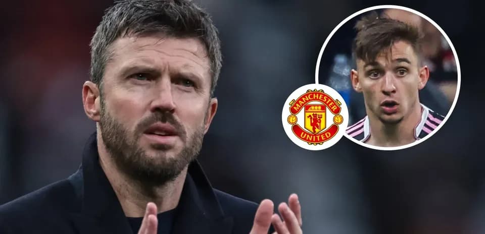 Michael Carrick gesturing during Manchester United match