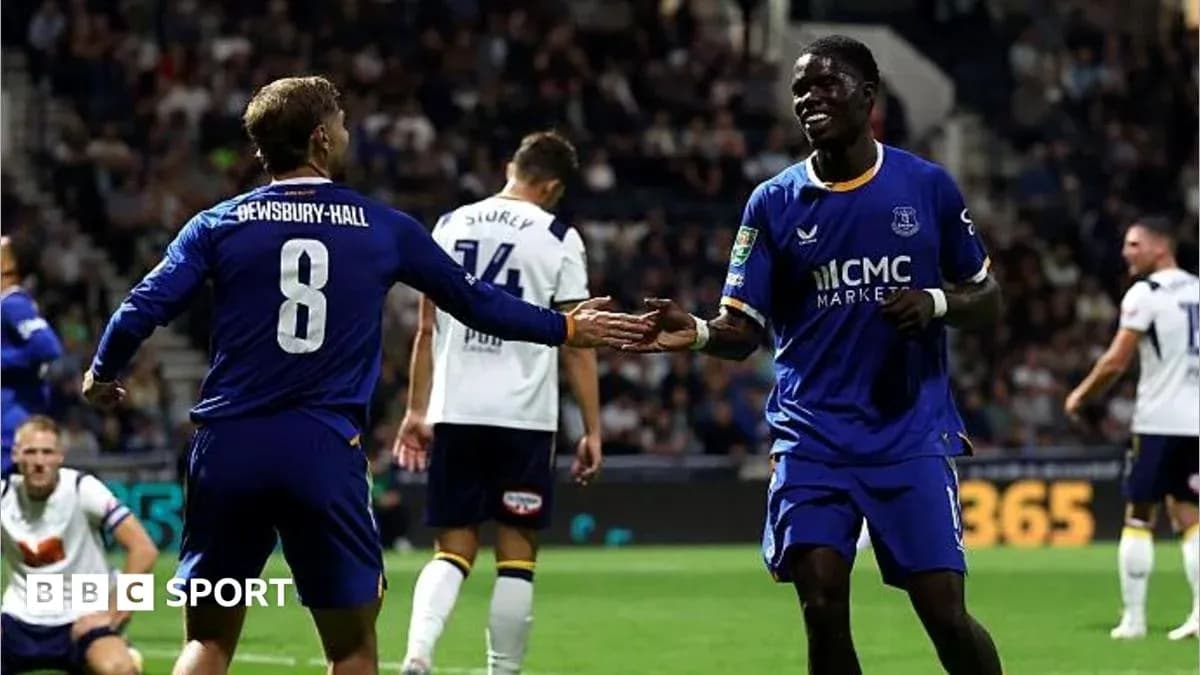 Jugadores de Everton celebrando un gol en el partido