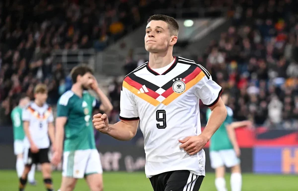 Jugador de Alemania celebrando un gol en partido
