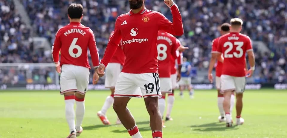 Jugador de Manchester United celebrando en el campo