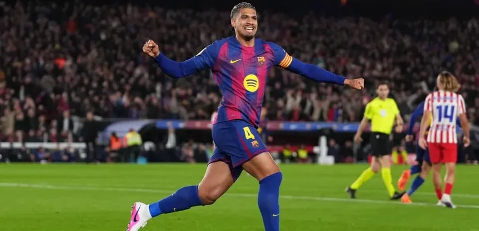 Jugador del FC Barcelona celebrando un gol en el estadio