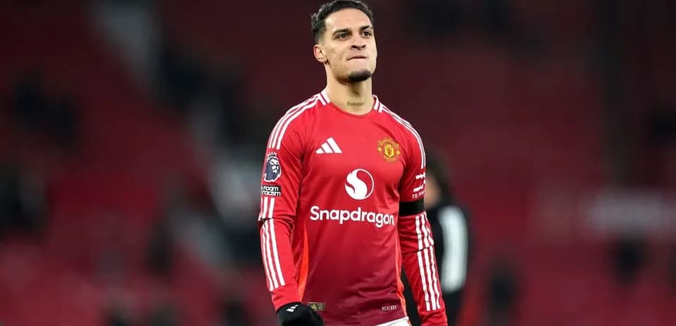Jugador de Manchester United en el campo tras partido