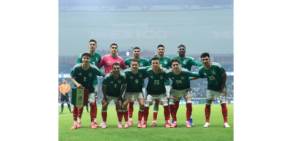 Selección de México posando antes del partido