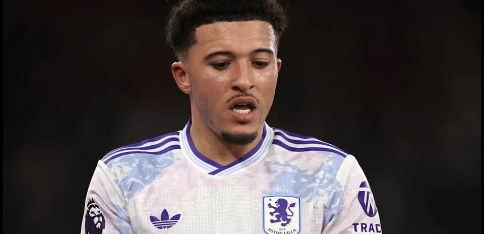 Jugador de Aston Villa durante un partido