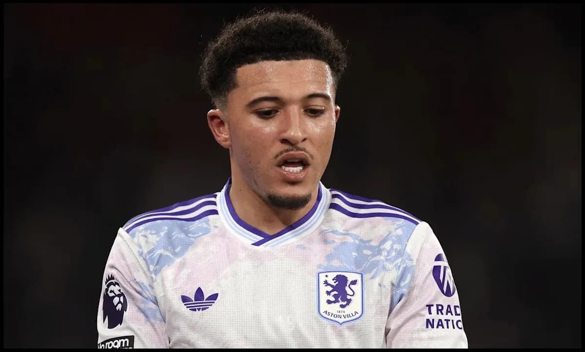 Jugador de Aston Villa durante un partido