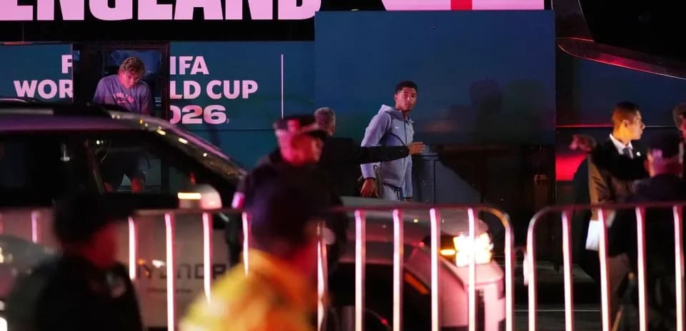 Jugadores saliendo del autobús de Inglaterra en evento