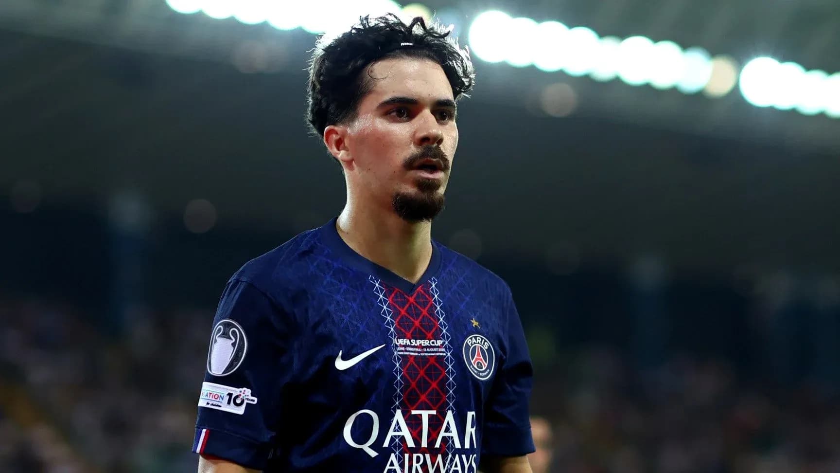 Jugador de PSG en el campo durante un partido