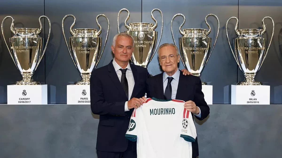 Mourinho y presidente del Real Madrid con camiseta
