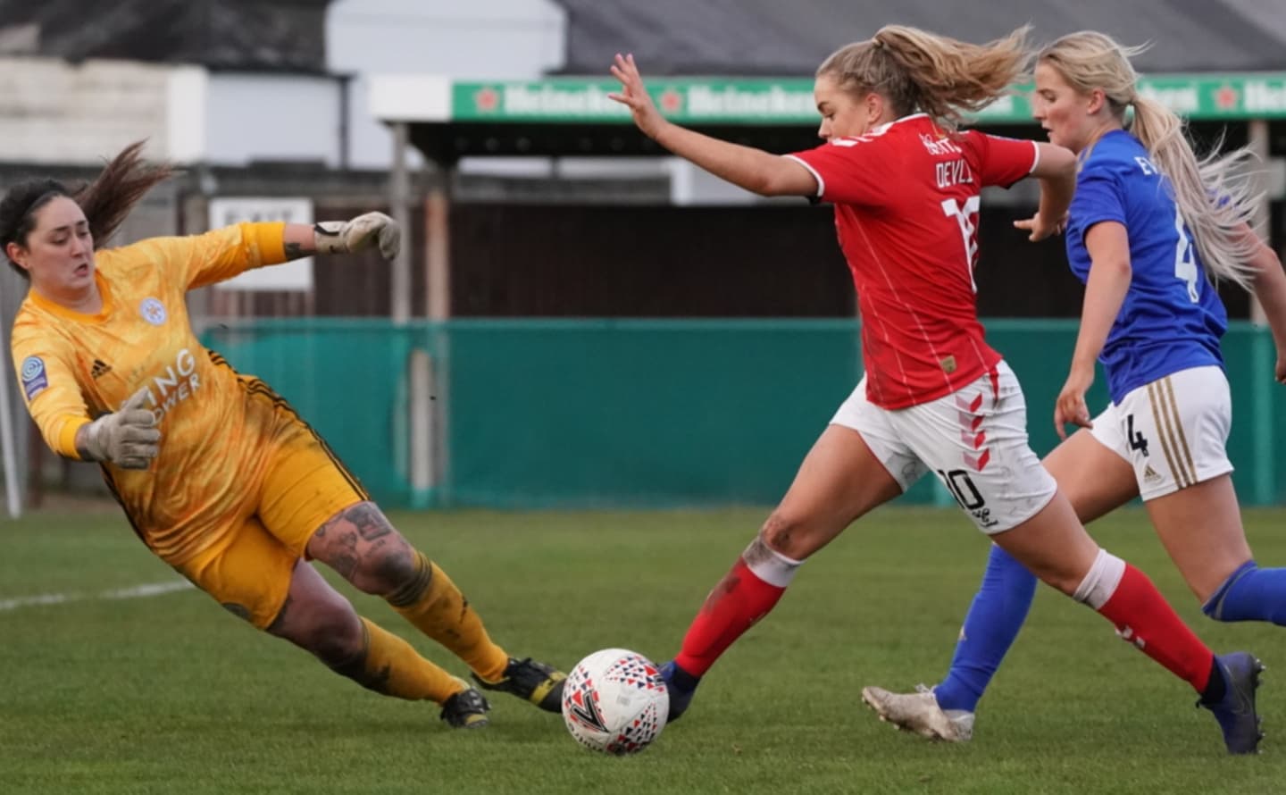 Portera de Leicester City WFC en acción