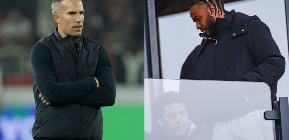 Entrenador y jugador observando el partido desde palco