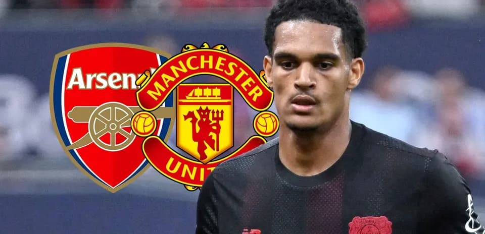 Jugador con camiseta negra frente a logotipos de Arsenal y Manchester United