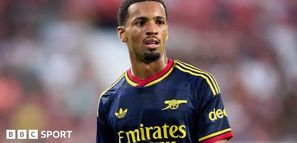Jugador de Arsenal en acción durante un partido