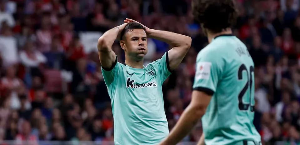 Jugadores de Athletic Club en partido contra Atlético