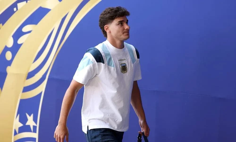 Jugador argentino caminando hacia el vestuario