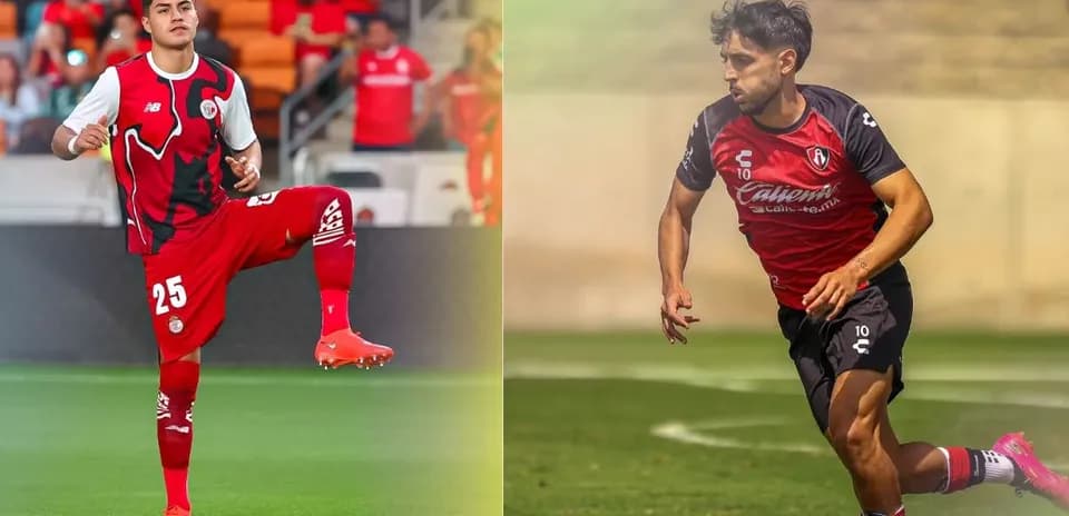 Jugadores de Toluca y Atlas en acción