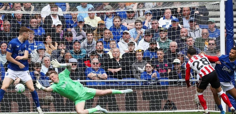 Gol de Sunderland contra Everton en el partido