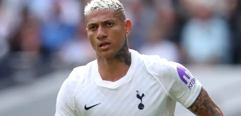 Jugador de Tottenham en acción durante el partido