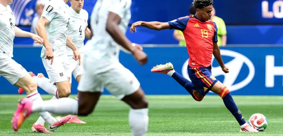 Jugador de España disparando en el partido