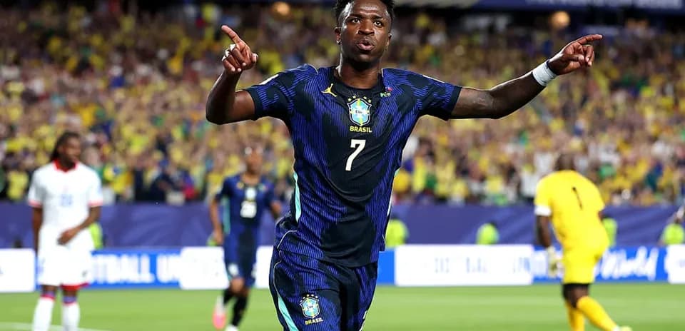 Vinicius Jr. celebrando un gol durante el partido