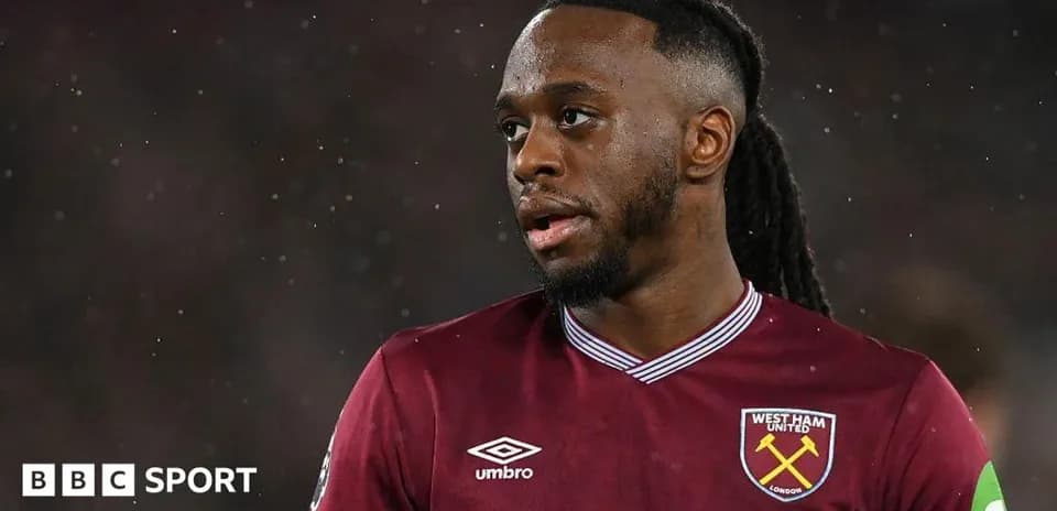 Jugador de West Ham United en acción durante partido