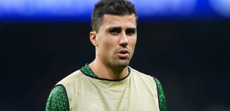 Jugador en calentamiento con camiseta de entrenamiento