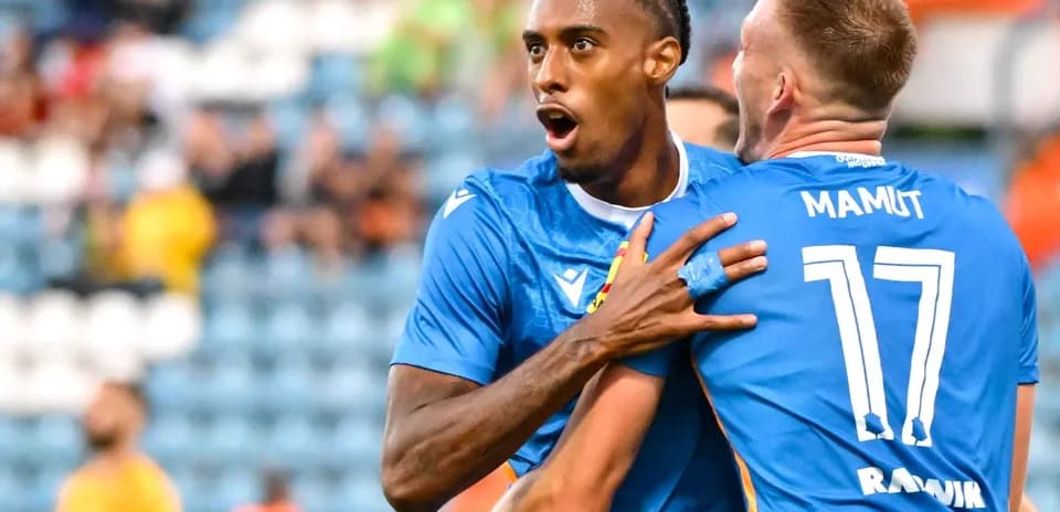 Jugadores de Pafos celebrando un gol