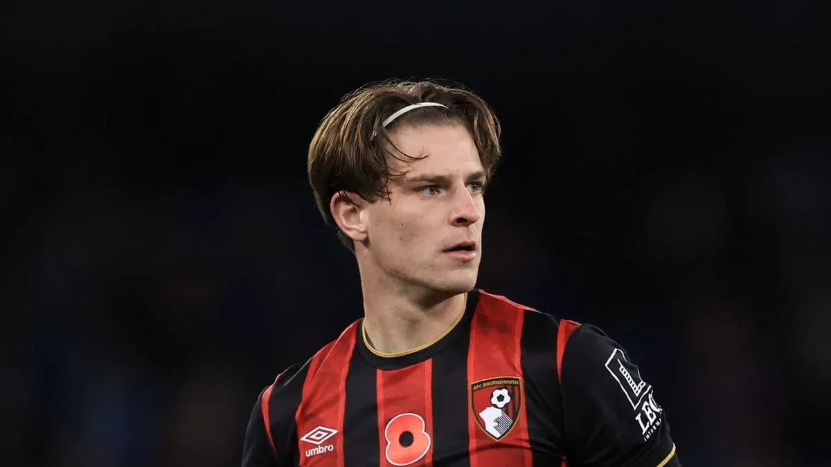 Jugador de Bournemouth en acción durante el partido