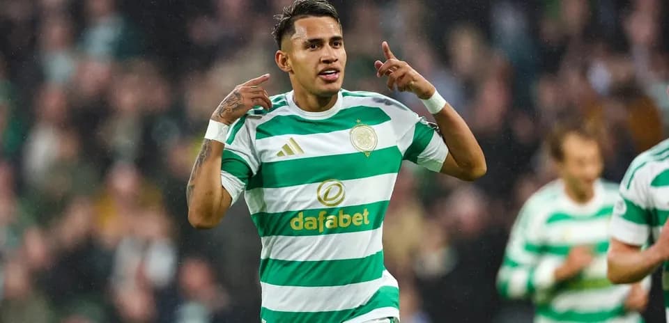 Jugador celebrando un gol en partido de fútbol