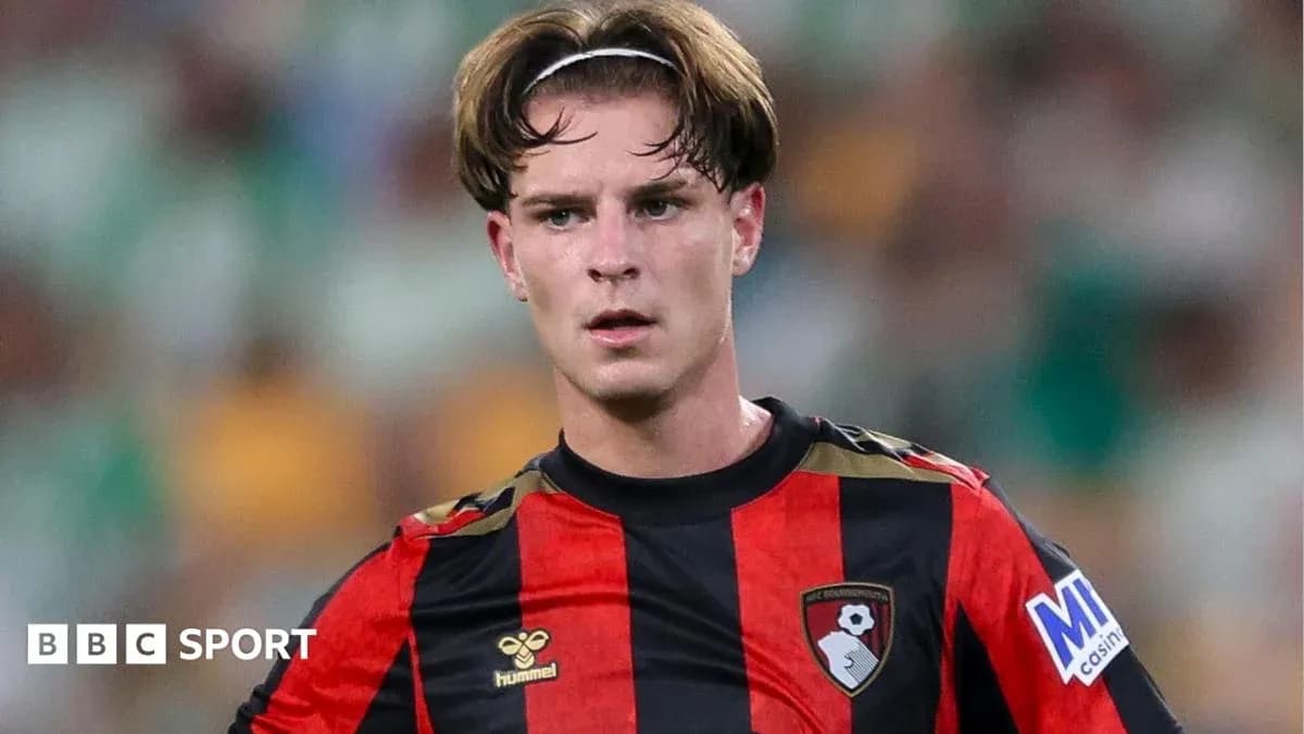 Jugador de Bournemouth en acción durante el partido