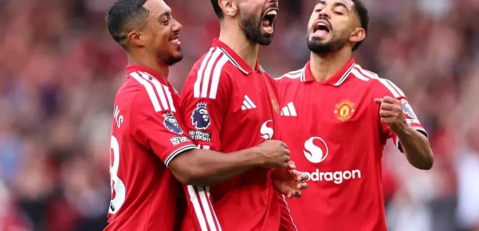 Jugadores de Manchester United celebrando un gol