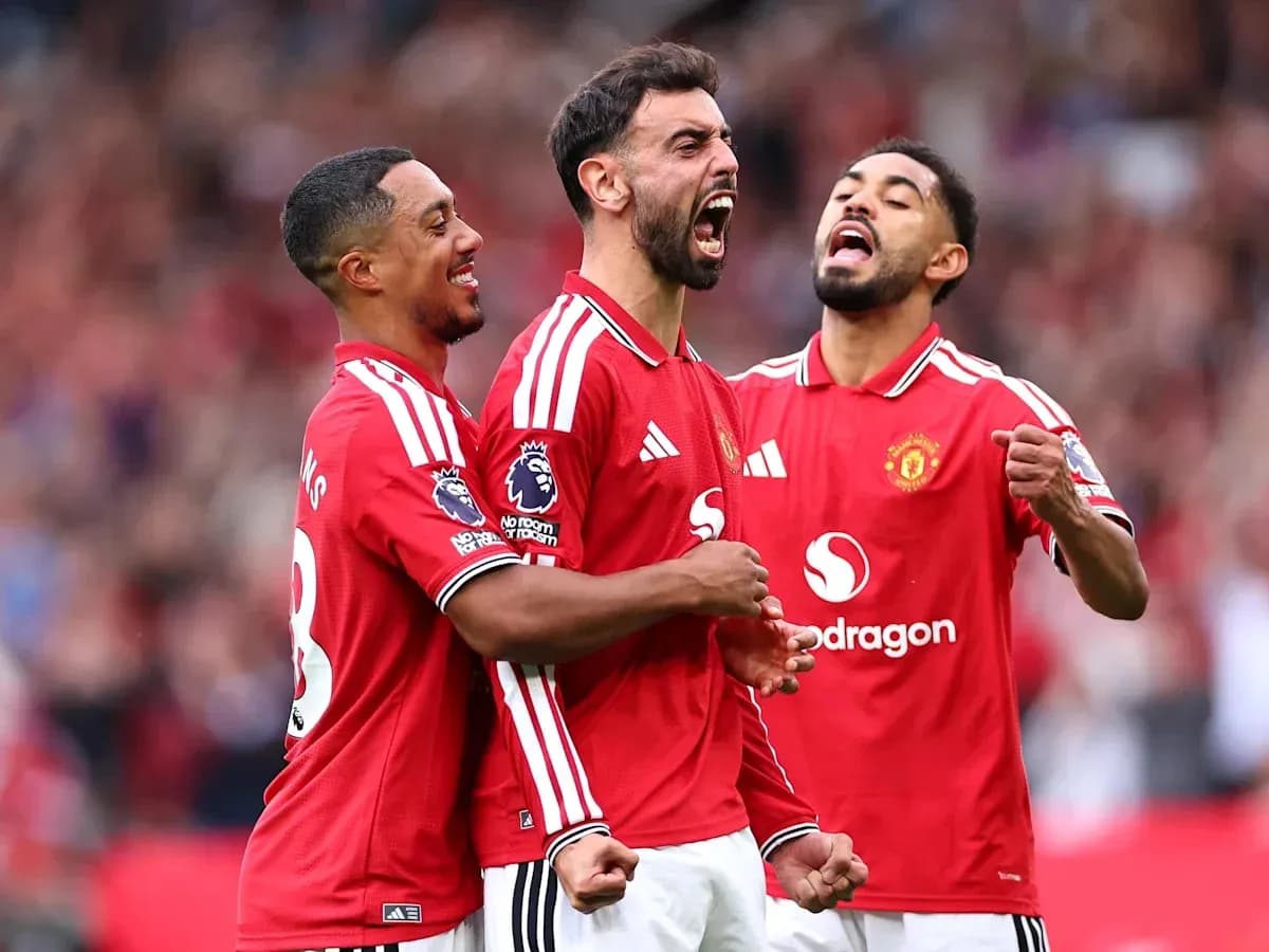 Jugadores de Manchester United celebrando un gol